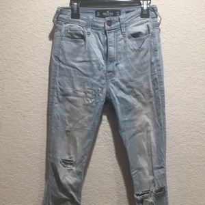 Lightwash distressed ultrahigh rise hollister jean